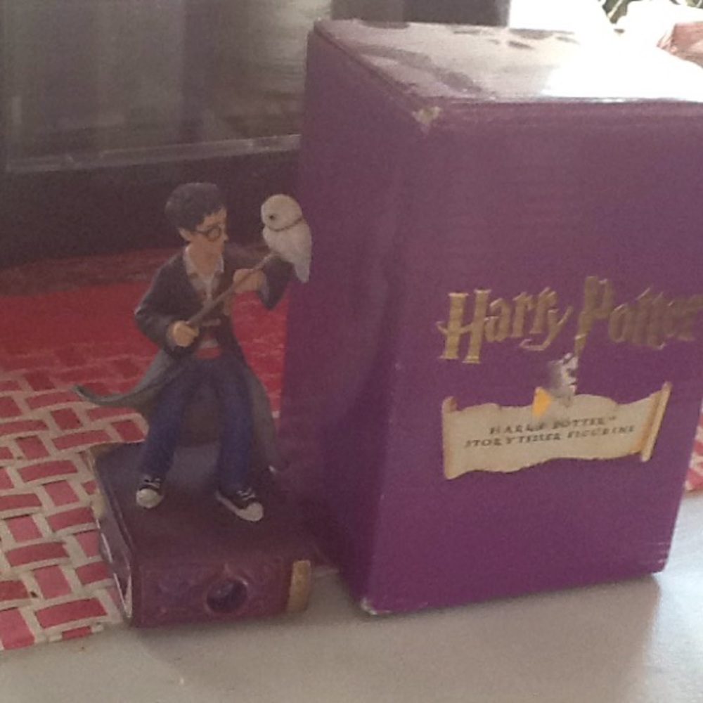 Harry Potter story teller figurine